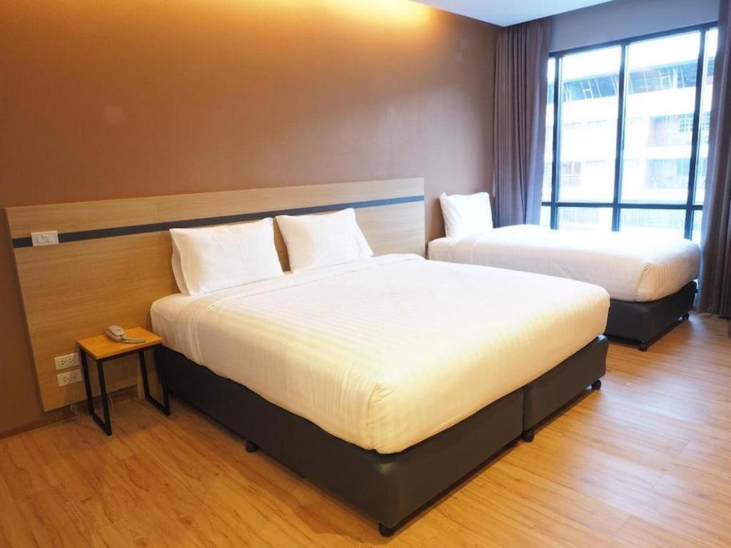 Sans Hotel Ratchaburi Exterior photo