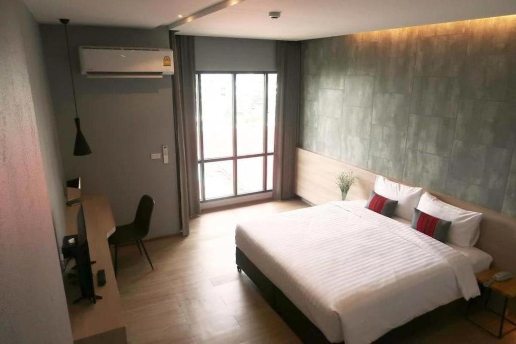 Sans Hotel Ratchaburi Exterior photo