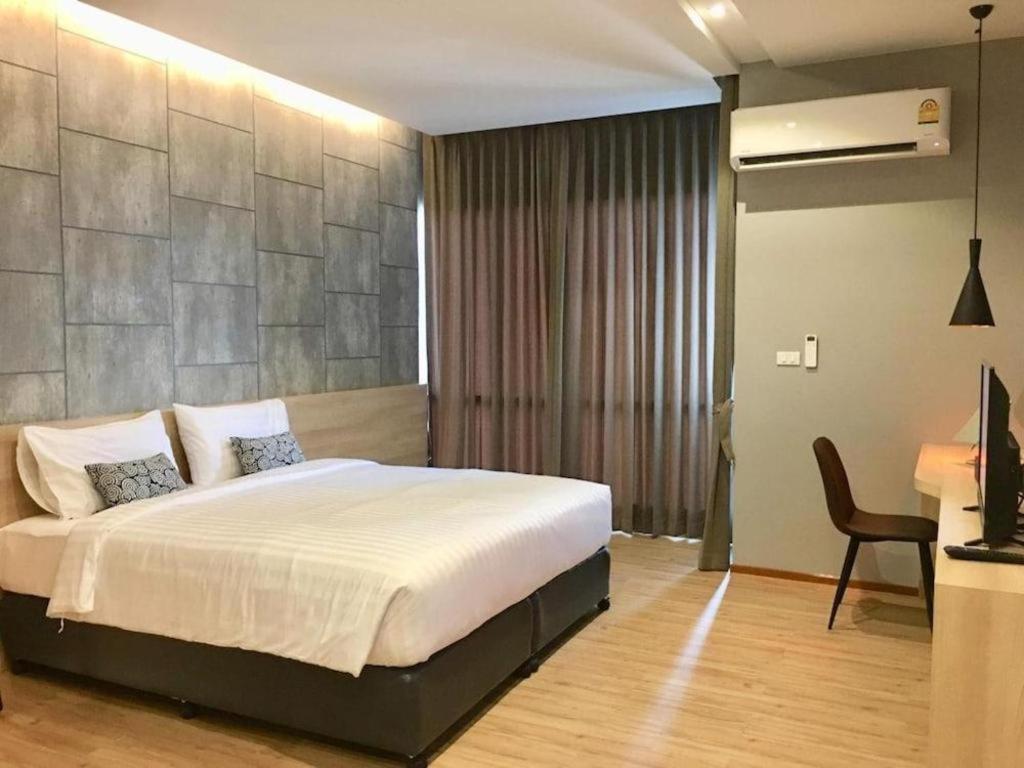 Sans Hotel Ratchaburi Exterior photo