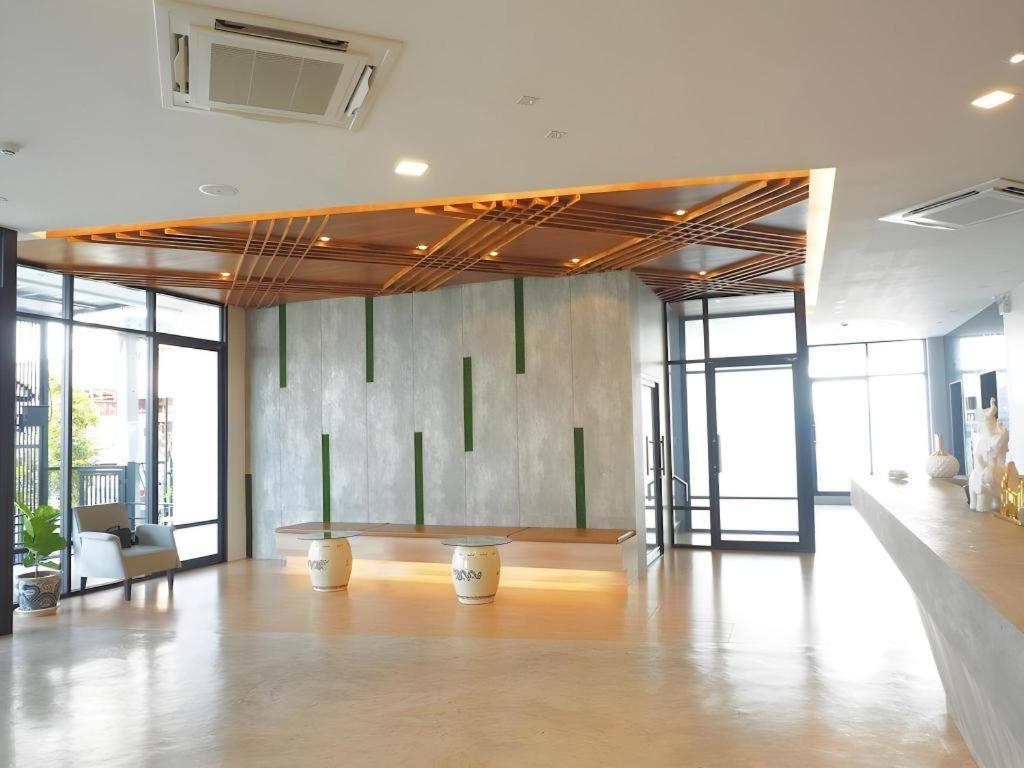 Sans Hotel Ratchaburi Exterior photo