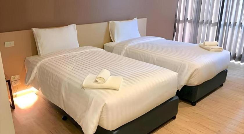 Sans Hotel Ratchaburi Exterior photo