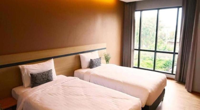 Sans Hotel Ratchaburi Exterior photo