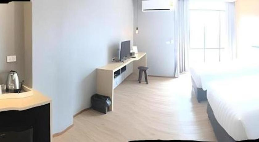 Sans Hotel Ratchaburi Exterior photo