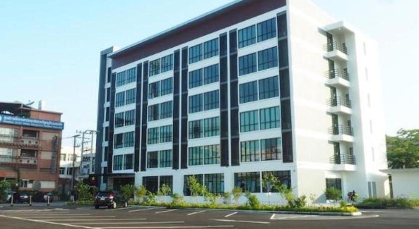 Sans Hotel Ratchaburi Exterior photo