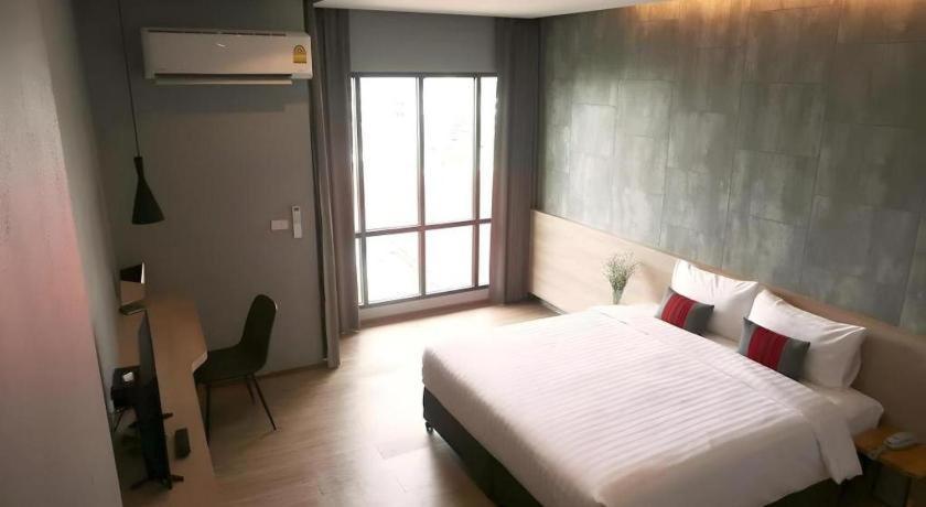 Sans Hotel Ratchaburi Exterior photo